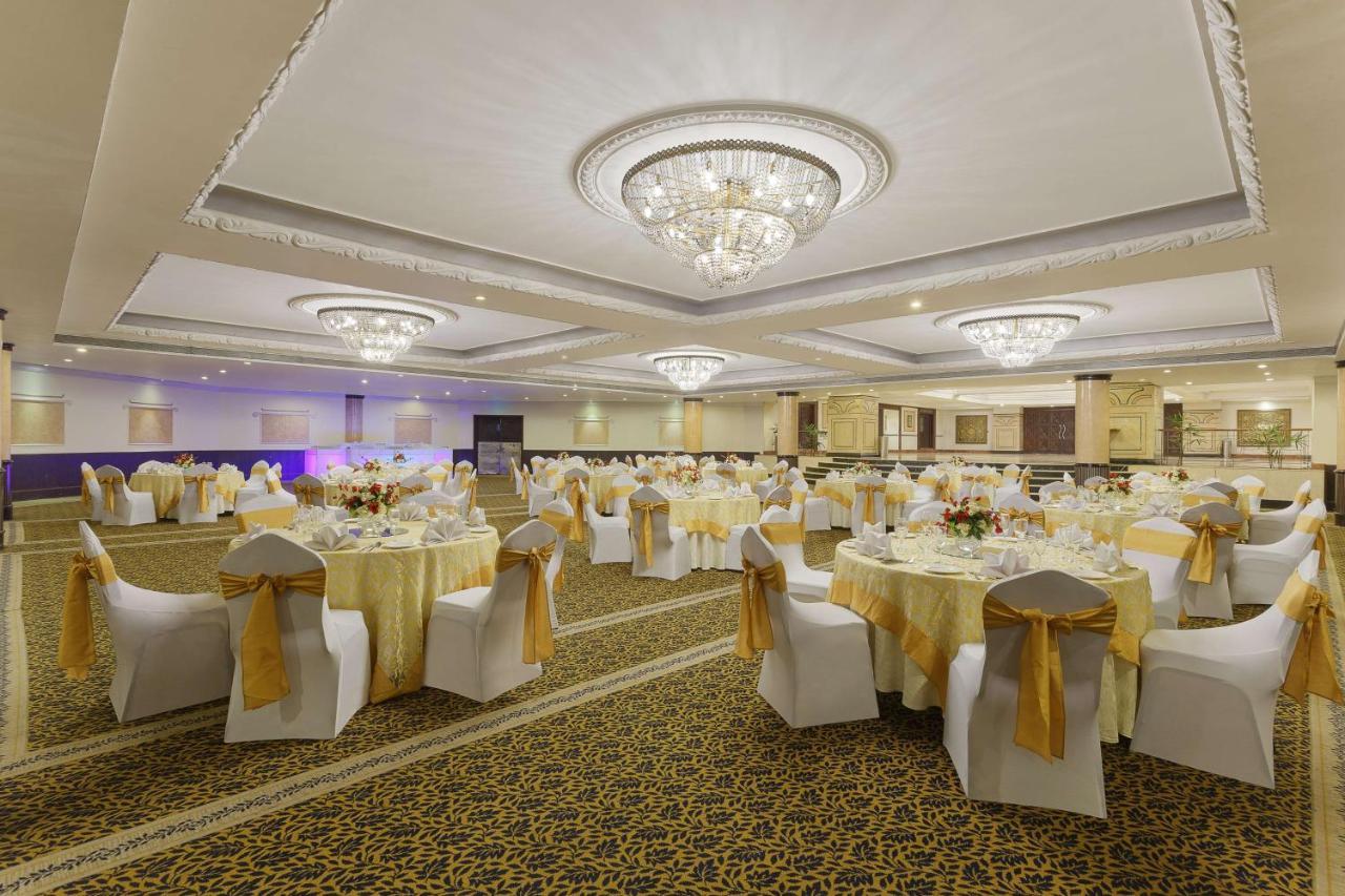 Park Plaza, Ludhiana Hotel Kültér fotó